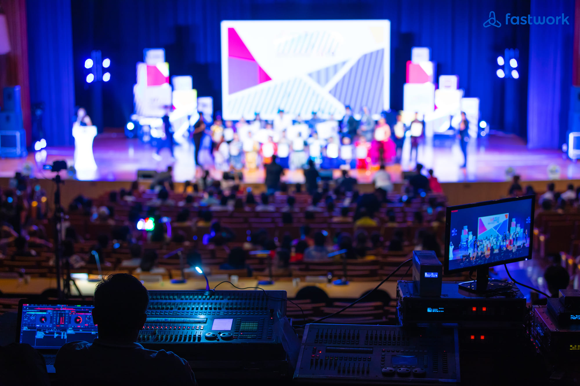 Sound engineer คือใคร ต้องเรียนจบจากไหนและมีทักษะอะไรบ้าง?